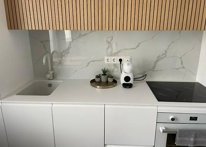 Stylish 5 Min From Clinics